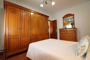 3 bedrooms, iron/ironing board, free WiFi, bed sheets - 1037 Villa Alabarce (Nerja)