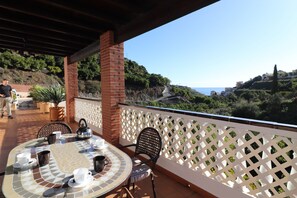 Outdoor dining - 1037 Villa Alabarce (Nerja)
