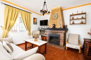 TV, fireplace, DVD player, table tennis - 1037 Villa Alabarce (Nerja)