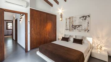 3 slaapkamers, een strijkplank/strijkijzer, gratis wifi, beddengoed