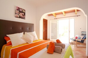2 bedrooms, free WiFi, bed sheets - Beach Villa Carmen for five people with pool (Playa de Muro)