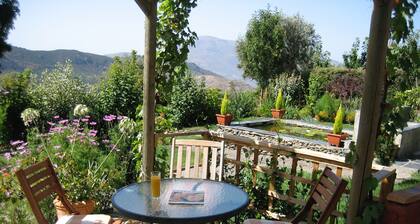 Rez-de-jardin au coeur de la campagne, à proximité des villages locaux.