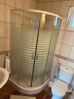 Dusche, Haartrockner, Handtücher, Seife