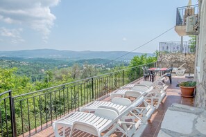 Outdoor dining - Perfect for12 people, 2 km to sea, Sun Terraces, Sea View,Pool, 3 separate units (Tivat, Kotor Bay)