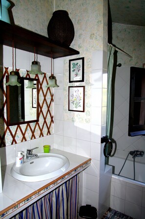 Combinazione doccia/vasca, asciugacapelli, bidet, asciugamani