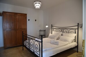 1 bedroom, WiFi, bed sheets - Exclusive terrace apartment with stunning views over Lake Garda (Tignale)