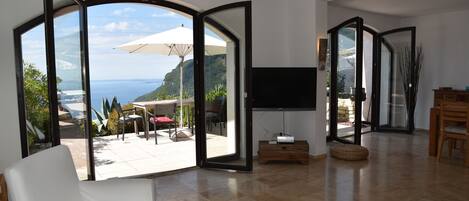 Télévision, chaîne hi-fi