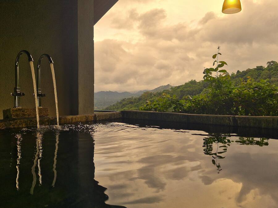 Romantic Suite | Deep-soaking bathtub