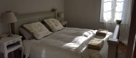3 bedrooms, desk, iron/ironing board, WiFi