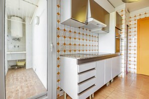 Fridge, microwave, oven, dishwasher - CAN PARRAMON D 2 2 Roses (Rosas / Roses)