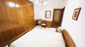 2 Schlafzimmer, Schreibtisch, Bügeleisen/Bügelbrett, kostenloses WLAN
