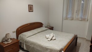 2 bedrooms, desk, iron/ironing board, free WiFi - PRETTY TWO-ROOM APARTMENT 5 MINUTES FROM THE METRO (sesto san giovanni)