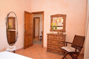 2 chambres, fer et planche à repasser, accès au Wi-Fi (inclus)