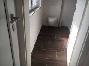 Bathroom - Modern guest house 70 m² to the S-Bahn 3 min (Hannover)