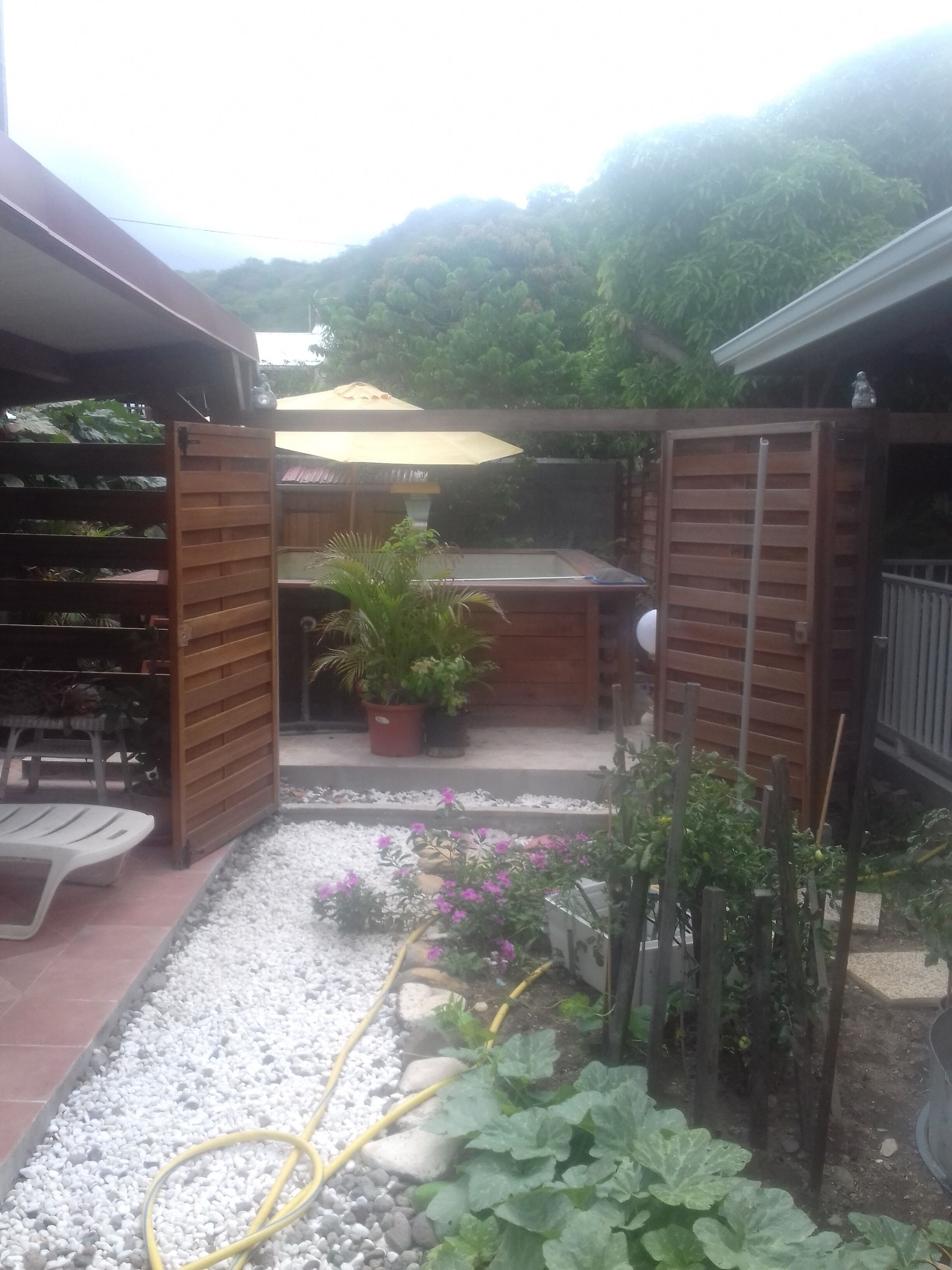 Bañera de hidromasaje al aire libre