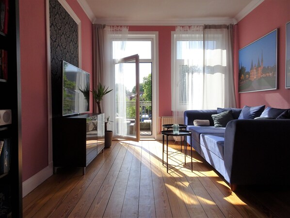 Smart TV, fireplace, books, stereo