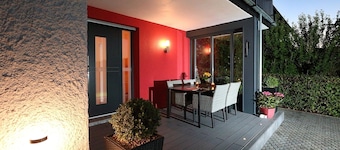 New, modern equipped apartment with lake view in the Vulkaneifel