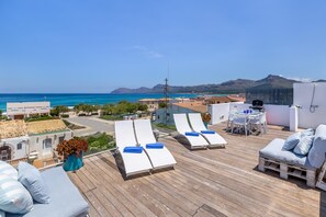 Outdoor dining - Sunny Townhouse With Terrace in Mallorca (Son Serra de Marina)