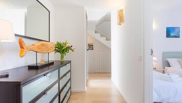 3 slaapkamers, een strijkplank/strijkijzer, internet, beddengoed