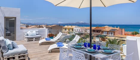 屋外ダイニングエリア