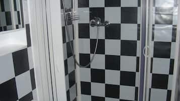 Dusche, Handtücher, Seife, Toilettenpapier