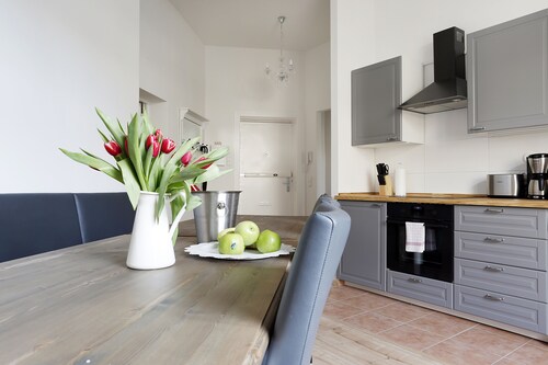 BLISSE West Berlin typically - Grand Apt 5 Bedrooms + 3 bathroom + 3 balcony