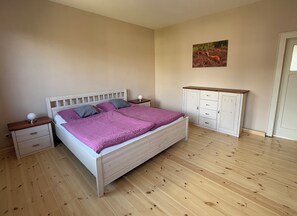 1 Schlafzimmer, Reisekinderbett, kostenloses WLAN, Bettwäsche