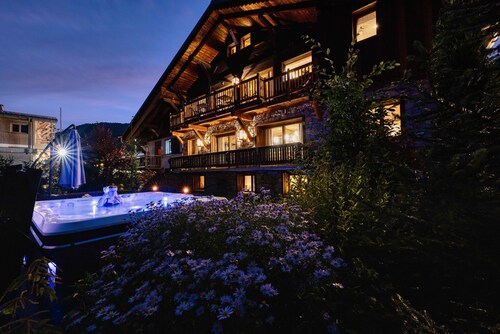 400 m  pistes aux portes de Megeve Sauna SPA appart 200m2 chaleureux dans chalet