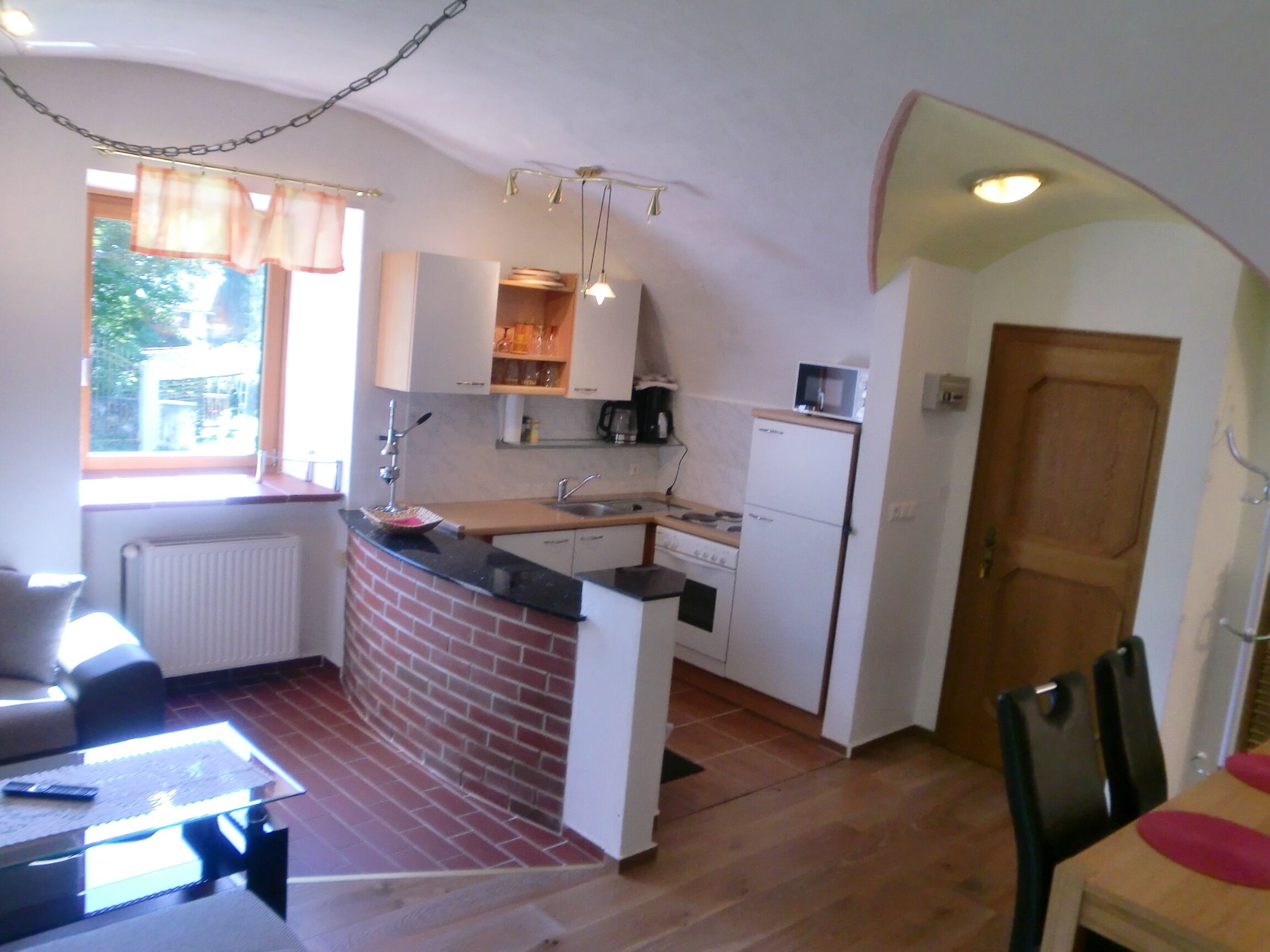 Coffee/tea maker, fridge, microwave, oven