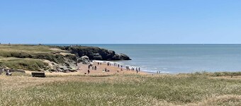 Seaside Studio with Terrace, 3 Sleeps, Beach Nearby, Parking Included