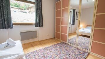 Bügeleisen/Bügelbrett, kostenloses WLAN, Bettwäsche