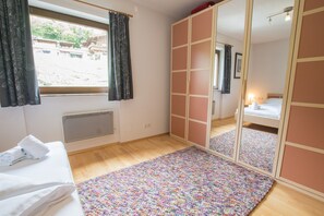 Iron/ironing board, free WiFi, bed sheets