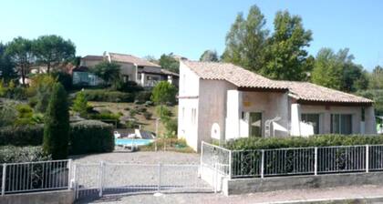 10 km from Mandelieu la Napoule, lake of St Cassien (cottage 2-4pers)