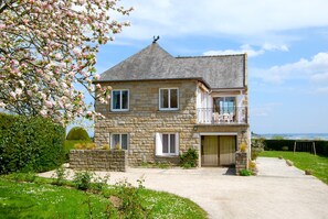 Exterior - VILLA GROUND FLOOR, NEAR THE BEACH, SEA VIEW, INTERNET, BIG GARDEN (Saint-Cast-Le-Guildo)