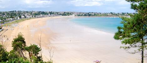 Beach nearby, sun-loungers