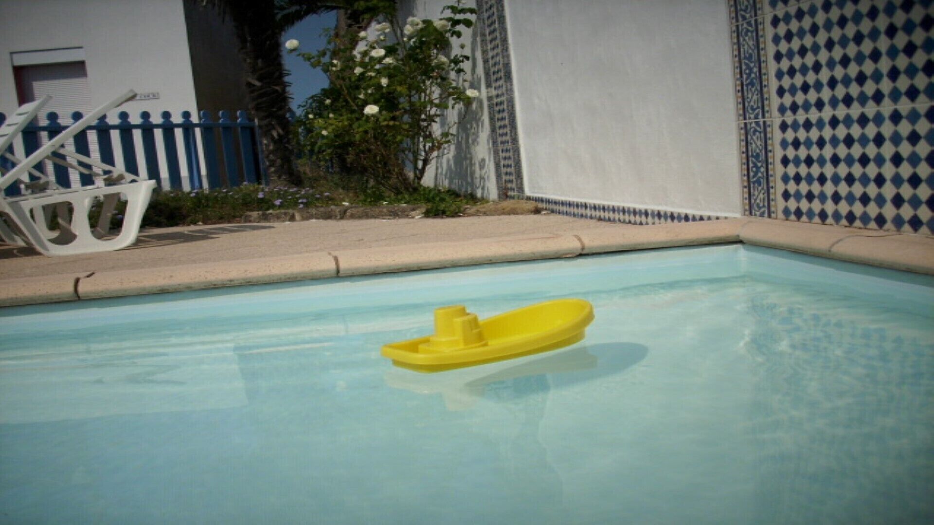 Utomhuspool och uppvärmd pool