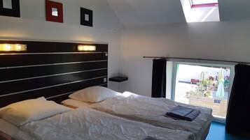 2 bedrooms, iron/ironing board, travel cot, free WiFi