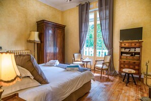 8 chambres, fer et planche à repasser, Wi-Fi, literie fournie