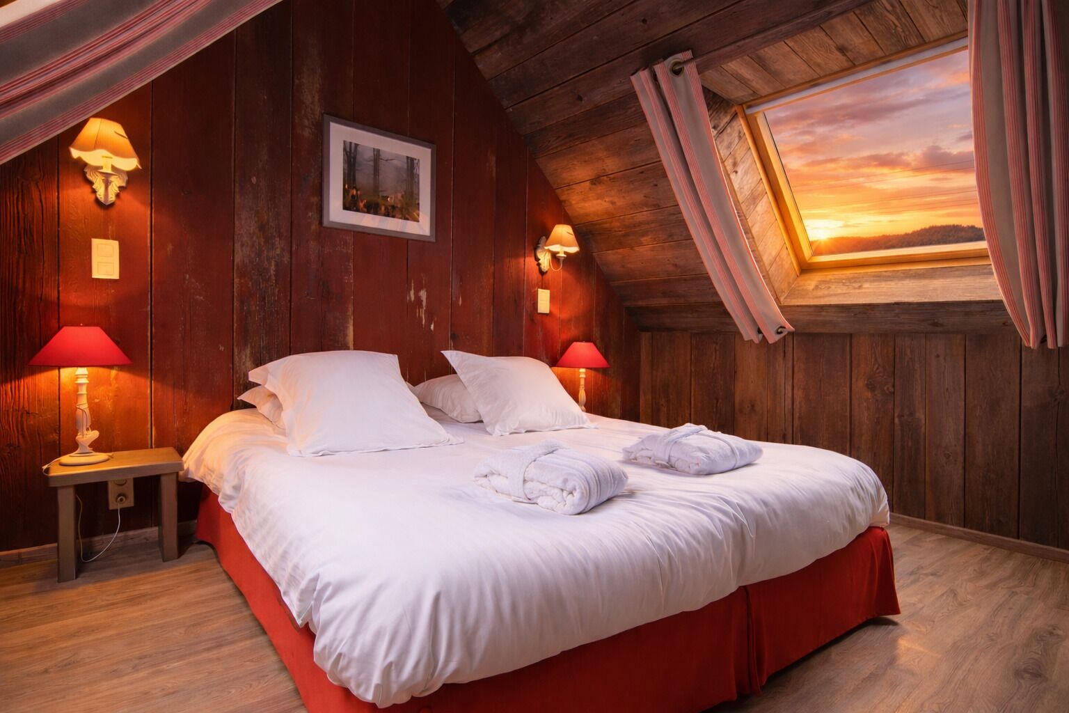 9 bedrooms, WiFi, bed sheets, wheelchair access