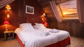 9 bedrooms, WiFi, bed sheets, wheelchair access