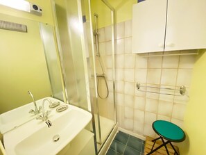 Shower, hair dryer - CLIPPER - Studio with terrace in holiday rental in Carnac - UD100 (Carnac)