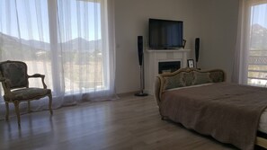 4 habitaciones, tabla de planchar con plancha, wifi y ropa de cama
