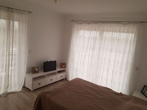 4 chambres, fer et planche à repasser, Wi-Fi, draps fournis