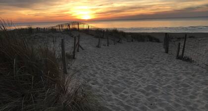 apartment sleeps 6 2 steps from the ocean