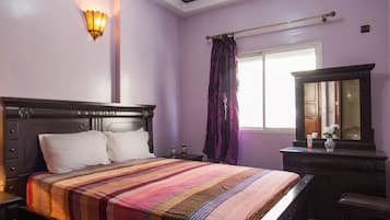 2 bedrooms, travel crib, WiFi