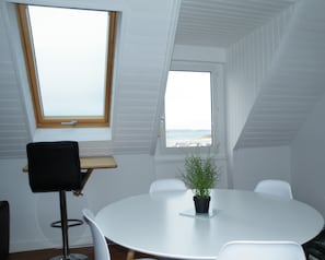 Dining - Apartment with breathtaking sea views 50M from the beach (Carantec)