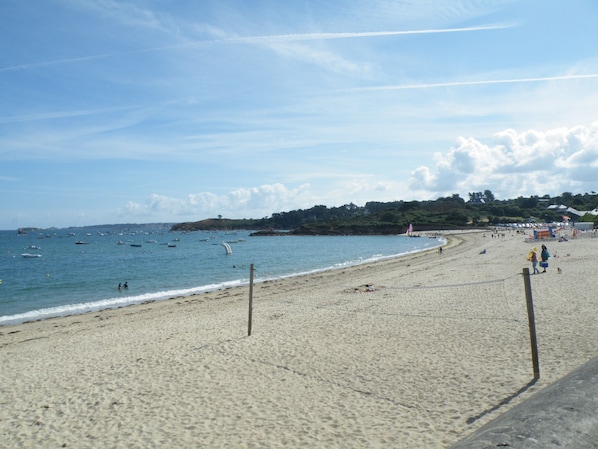 Beach nearby - Apartment with breathtaking sea views 50M from the beach (Carantec)