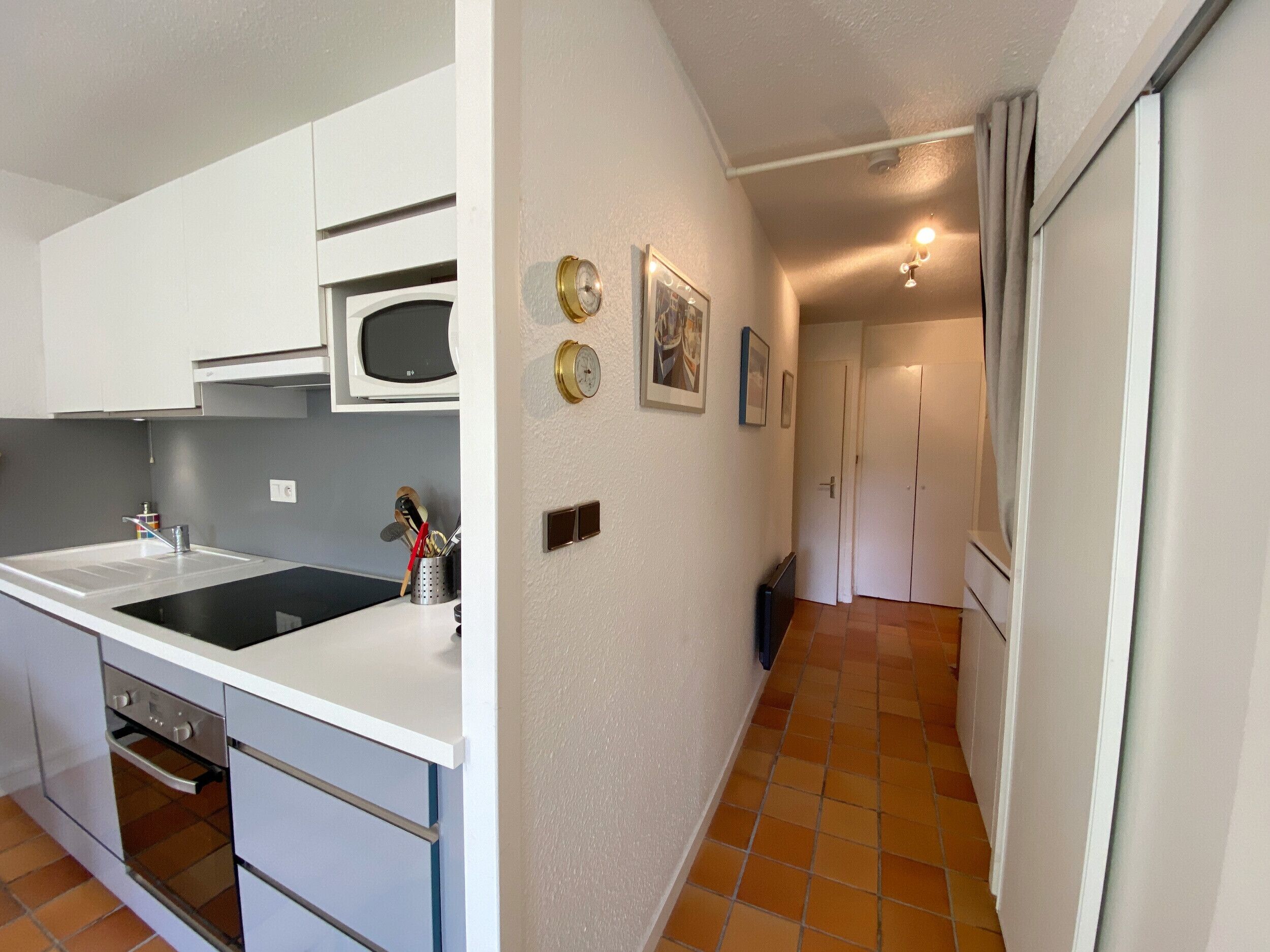 Réfrigérateur, micro-ondes, four, lave-vaisselle