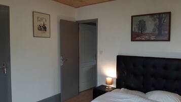 1 chambre, fer et planche à repasser, lit parapluie, Wi-Fi gratuit