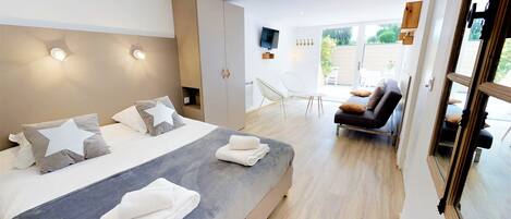 2 bedrooms, iron/ironing board, WiFi, bed sheets